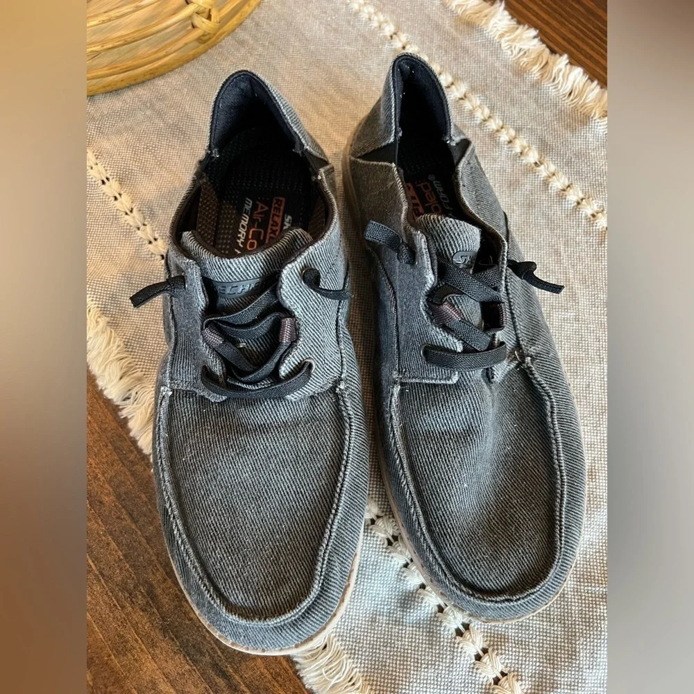 Skechers Men's gray/brown Casual Shoes, size 9, memory foam, air cooled, EUC